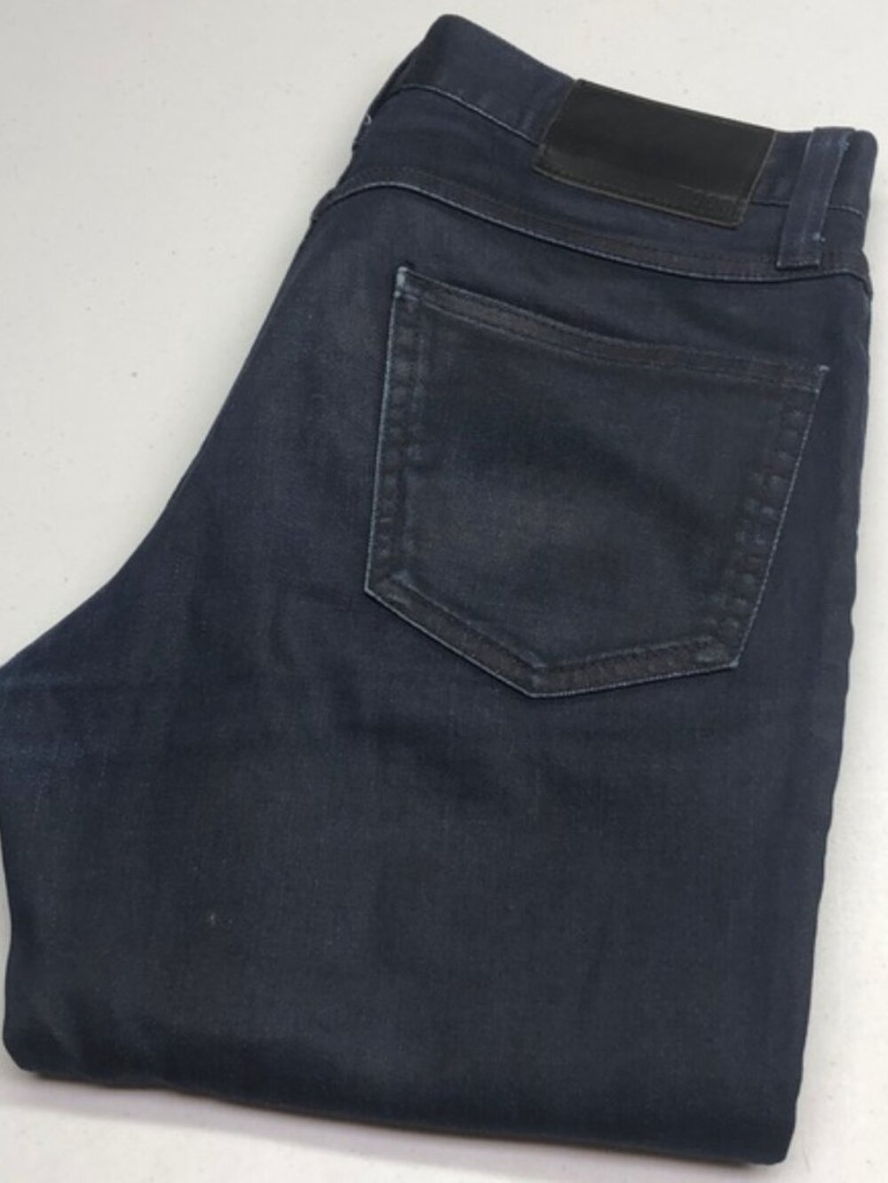 LIKE NEW MENS UNIQLO CLASSIC STRAIGHT JEANS 31x32 ⭐️